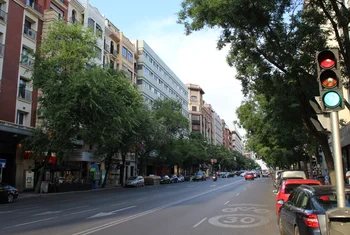 La calle Goya se acerca a recuperar su tráfico peatonal