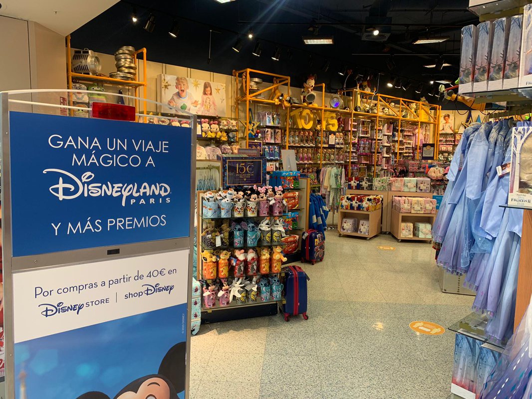 La Disney Store de Nueva Condomina regala un viaje a Paris