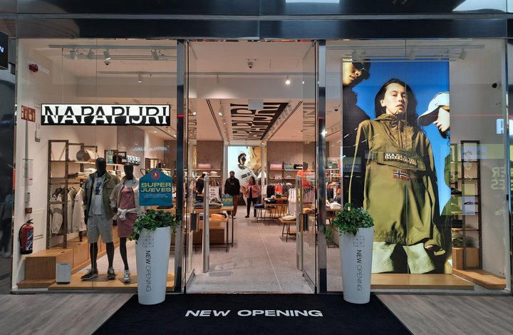Napapijri abre su primera tienda madrileña en el centro outlet de San Sebastián de los Reyes