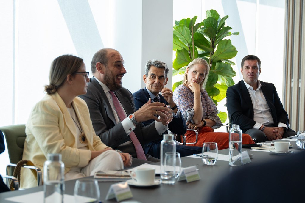 De I a D: Annalaura Benedetti, Orson Alcocer, Javier Hortelano, Patricia Gross y José Mª Alonso, durante el encuentro.