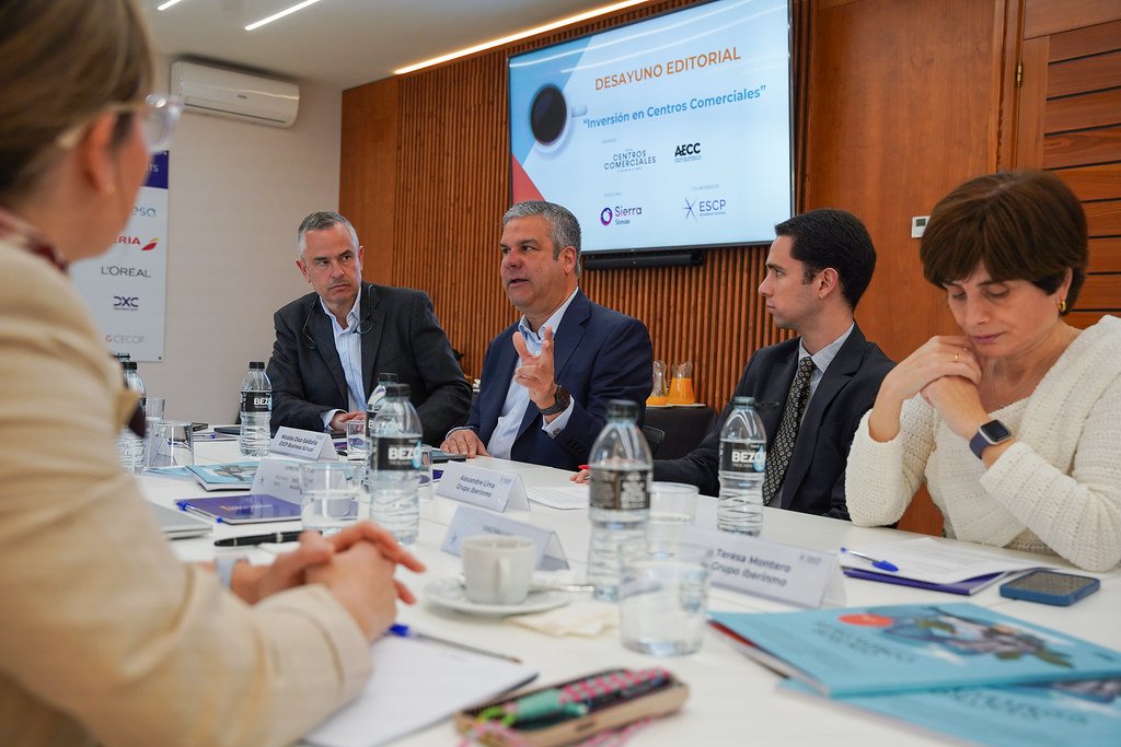 Desayuno Editorial "Inversión en centros comerciales", organizado por la revista centros comerciales.