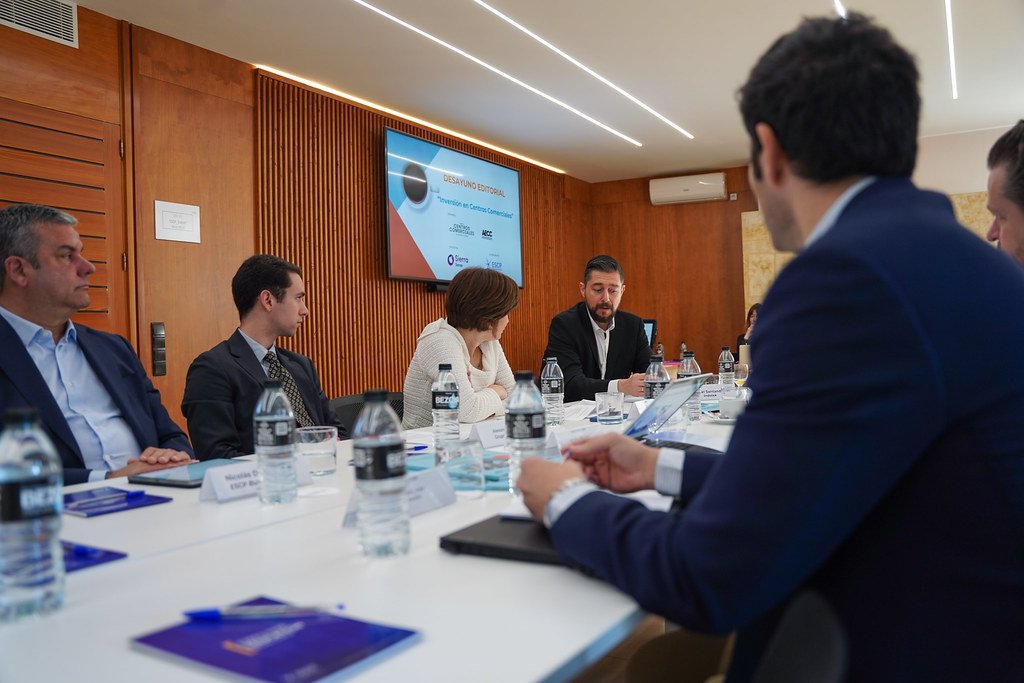 Desayuno Editorial "Inversión en centros comerciales", organizado por la revista centros comerciales.