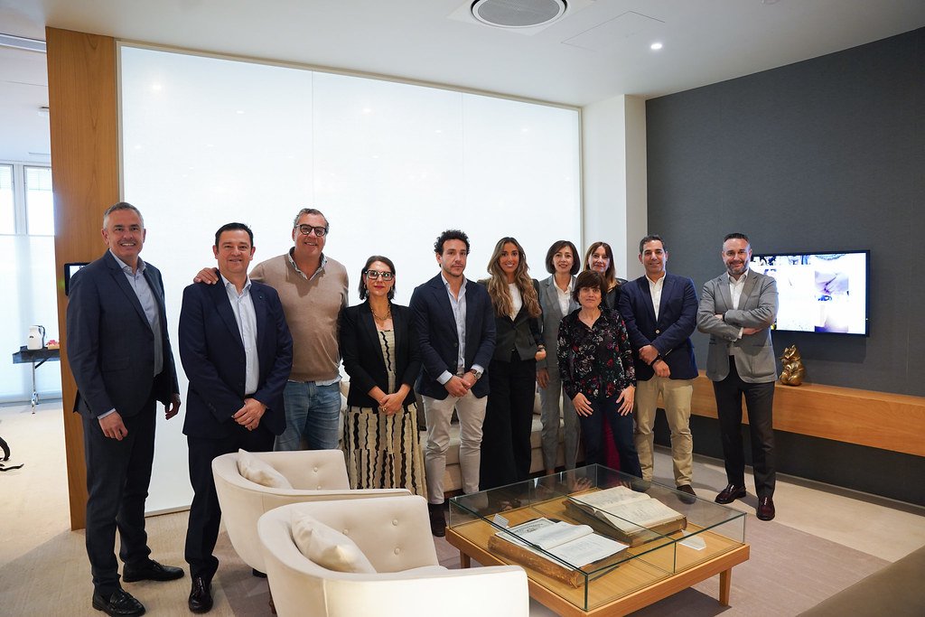 De I a D: Arturo Malingre, Jesús Delgado, Diego Naranjo, Natalia Parra, Mario de la Peña, Marta González, Joaquina Joaquín, Teresa Montero, María José García, Javier Saura y Pablo Párraga.
