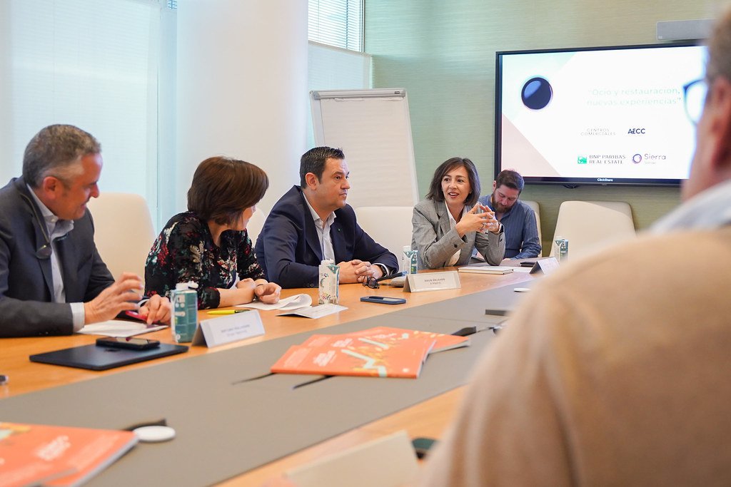 desayuno editorial 'ocio y restauración, nuevas experiencias', organizado por la revista centros comerciales.