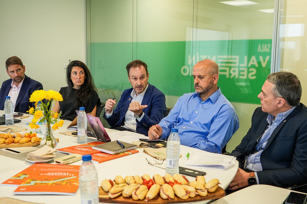 desayuno editorial 'centro comercial protegido', organizado por la revista centros comerciales.