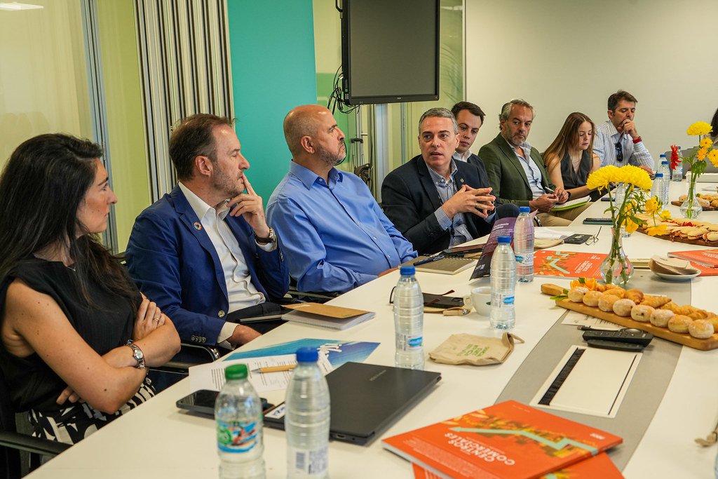 desayuno editorial 'centro comercial protegido', organizado por la revista centros comerciales.