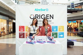 Airesur dona 1.000 euros en material tecnológico a la asociación ANDEX