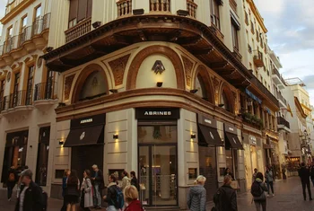 Ingravitto rediseña la 'flagship' de la joyería Abrines en Sevilla