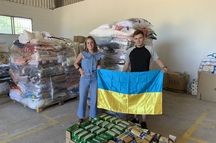 AireSur recoge más de 125 kilos de alimentos para ayudar al pueblo ucraniano