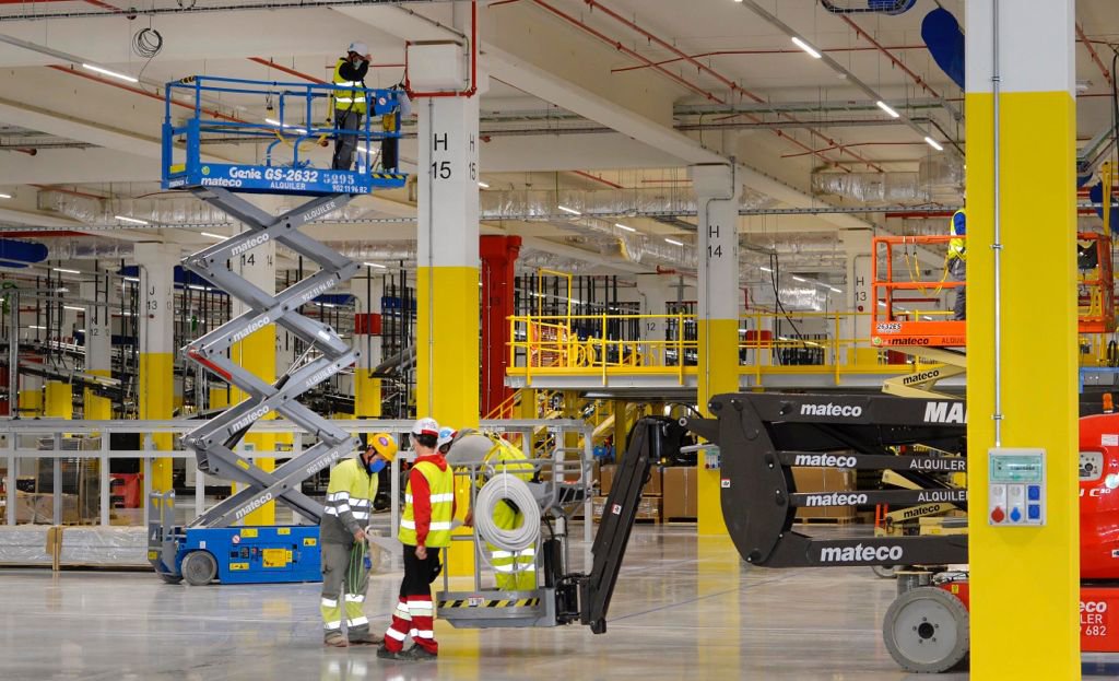 El centro logístico robotizado de Amazon en Murcia creará más de 1.200 empleos