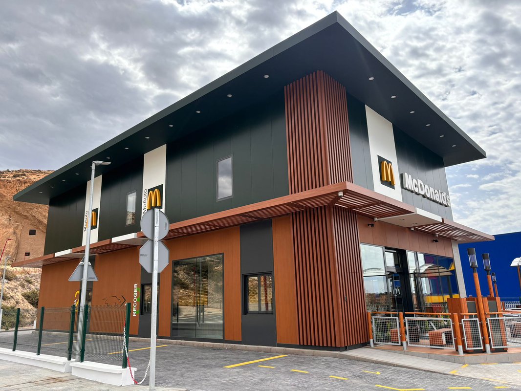 McDonald's abre su tercer local en Almería