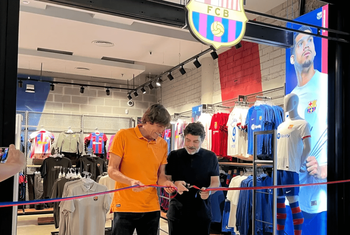 El FC Barcelona inaugura una nueva Barça Store en Maremagnum