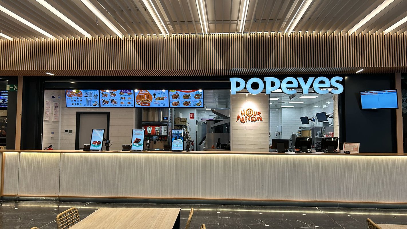 Vallsur culmina su nueva zona de food court con la apertura de Popeyes
