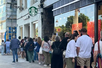 Starbucks inaugura su segundo local en A Coruña