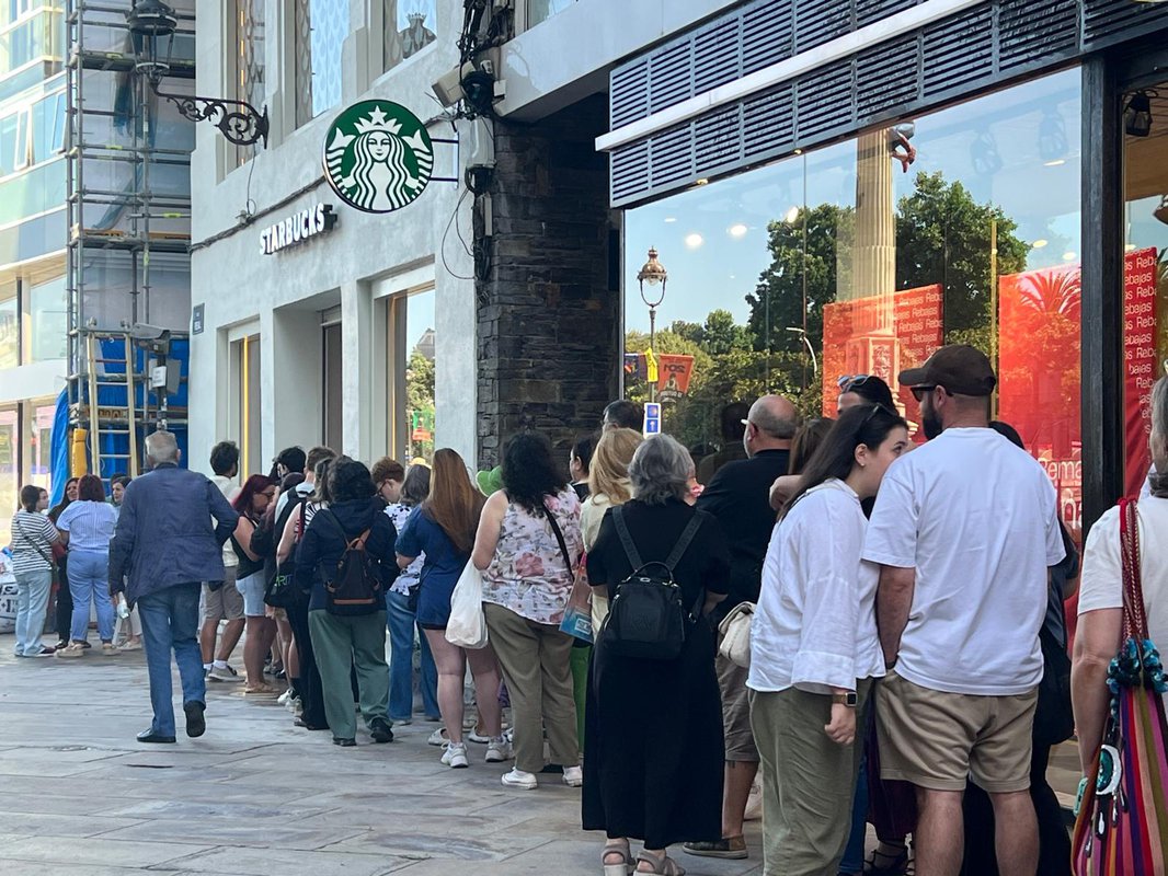 Starbucks inaugura su segundo local en A Coruña