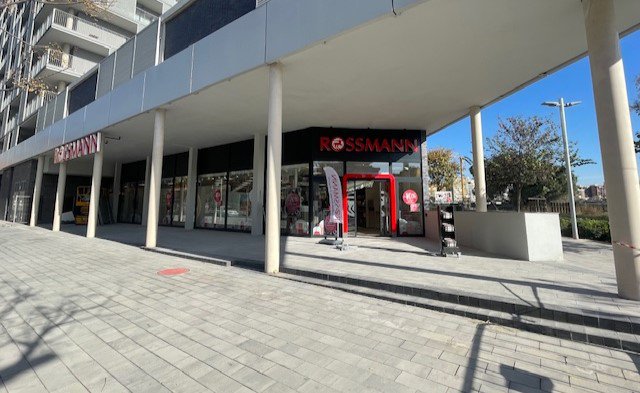 Rossmann abre su tercera tienda en Barcelona