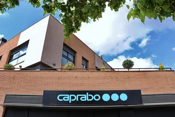 Caprabo abre su primera tienda en una gasolinera Avia en Sabadell