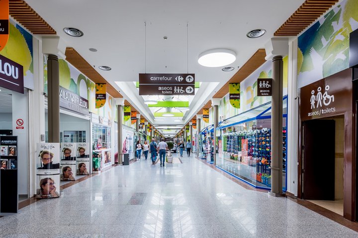 Carmila vende cinco centros comerciales en una operación valorada en 90 millones de euros