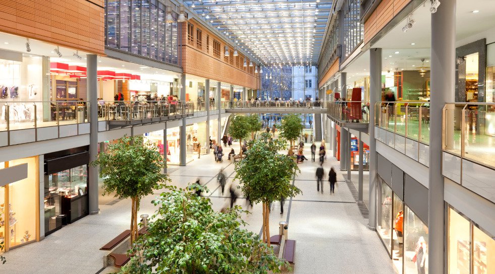 El 92% de los internautas ha visitado un centro comercial en el último año