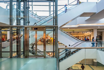 La afluencia a los centros comerciales en España crece un 3% en junio