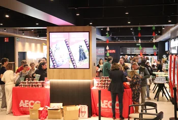 La AECC celebra la llegada de la Navidad con una jornada de cine en familia