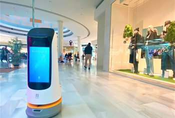 Castellana Properties incorpora robots interactivos a sus centros comerciales