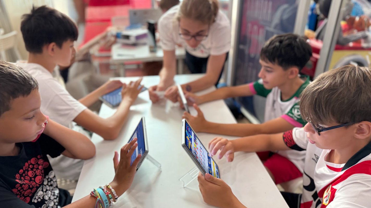 Carrefour Property y Fundación Cibervoluntarios lanzan un campamento digital en siete centros comerciales