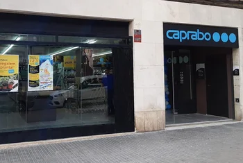Caprabo avanza en su expansión y abre supermercados en Roses y Cornellà de Llobregat
