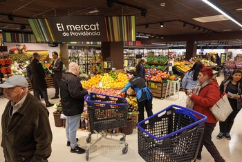 Caprabo invierte dos millones en ampliar y renovar una de sus tiendas en Barcelona