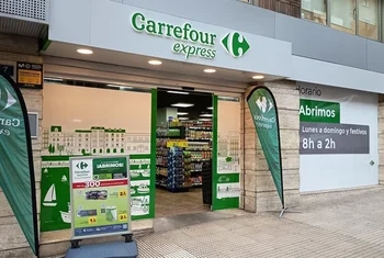 Carrefour se expande con tres aperturas simultáneas