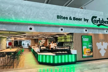 Ibersol inaugura una nueva cervecería Carlsberg en el aeropuerto de Lanzarote