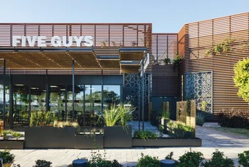 Sevilla Fashion Outlet acoge el nuevo restaurante Five Guys