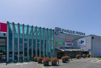 Redevco amplía su cartera en España con tres parques comerciales