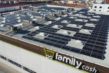 Family Cash invertirá hasta cinco millones de euros en la instalación de 16.000 paneles solares