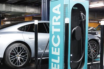 Electra abre su primera estación en Cataluña en centro comercial de Sant Cugat