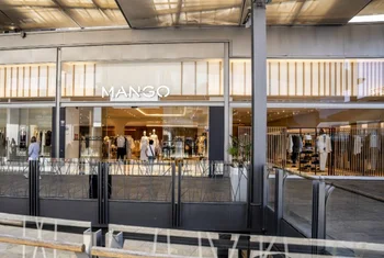 Mango amplía su tienda en Splau e incorpora la línea Man