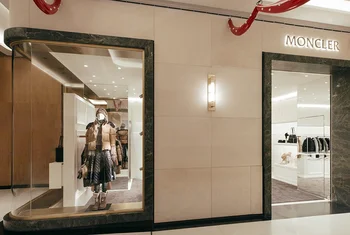 Moncler abre una boutique en Galería Canalejas