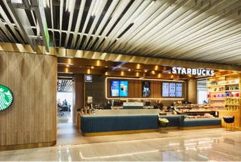 Starbucks inaugura un nuevo local en Las Rozas Village