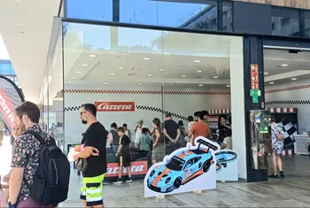 Finestrelles Shopping Centre se convierte en circuito de carreras en miniatura
