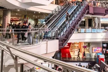 La afluencia a los centros comerciales crece un 2,6% en junio en España
