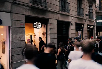 Heydude debuta en el retail español con su primer punto en Barcelona