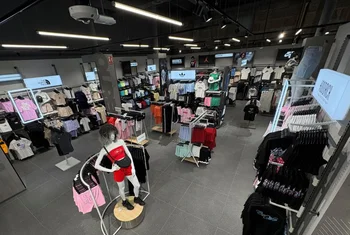 JD reubica su tienda en Torre Sevilla