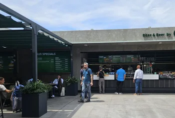 Grupo Ibersol incorpora una nueva cervecería Carlsberg en el Aeropuerto de Barcelona-El Prat