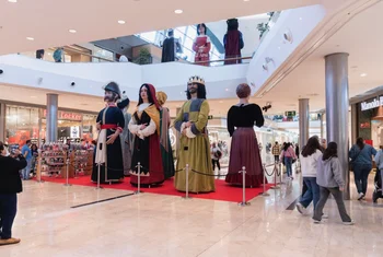 Puerto Venecia combina tradición y gastronomía en su programación de Pilares 2025