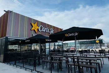 Carl’s Jr. inaugura su primer restaurante modular en España en el centro comercial El Osito