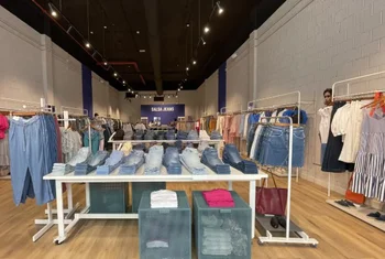 Salsa Jeans inaugura un nuevo local en Puerto Venecia