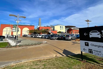 Espai Gironès inaugura la mayor estación de cargadores Tesla de Girona