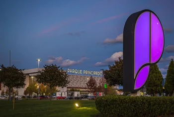 La familia Otto estudia la venta de Parque Principado