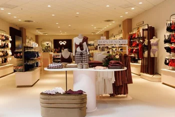 Hunkemöller reabre su tienda en el centro comercial Torre Sevilla