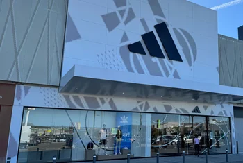 La primera tienda de Adidas Outlet en Castilla y León llega a RÍO Shopping